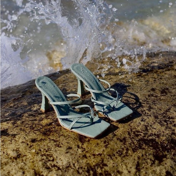 𝐖𝐎𝐌𝐄𝐍'𝐒 𝐒𝐇𝐎𝐄𝐒 - Picture 5 of 5